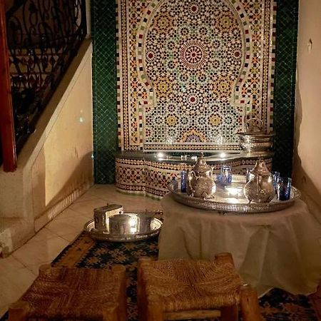 Maison De Ville Agreable Avec Un Patio Marocain Uarzazate Exterior foto