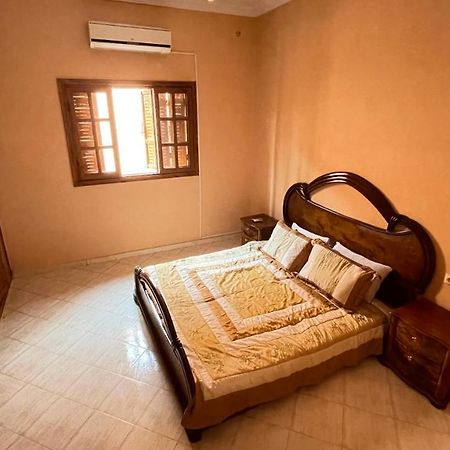 Maison De Ville Agreable Avec Un Patio Marocain Uarzazate Exterior foto